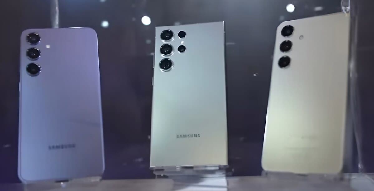 Dòng Samsung Galaxy S24 gồm ba mẫu điện thoại thông minh (S24, S24+, S24 Ultra) đặt cạnh nhau